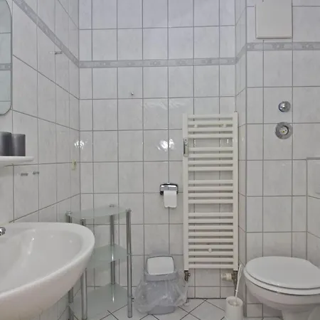 Balkon, Gratis Nutzung Vom Ahoi Erlebnisbad Und Sauna In Sellin - Appartemenmt Nordwind * Baabe