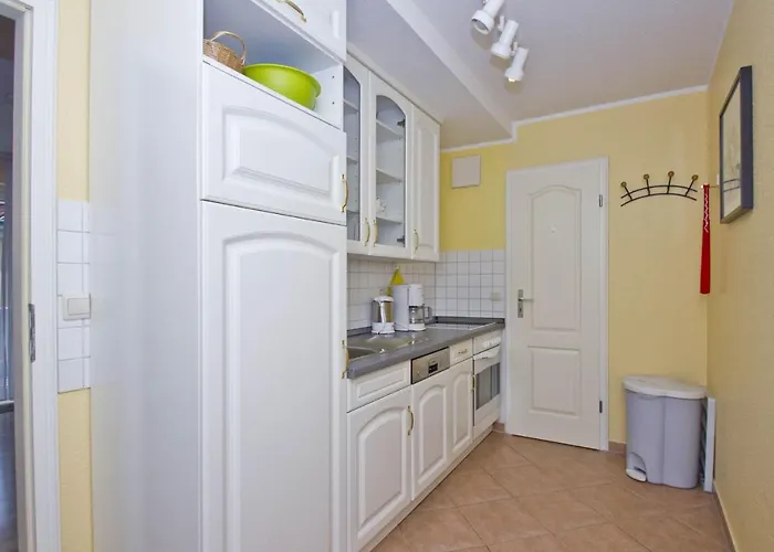 Balkon, Gratis Nutzung Vom Ahoi Erlebnisbad Und Sauna In Sellin - Appartemenmt Nordwind Apartman Baabe