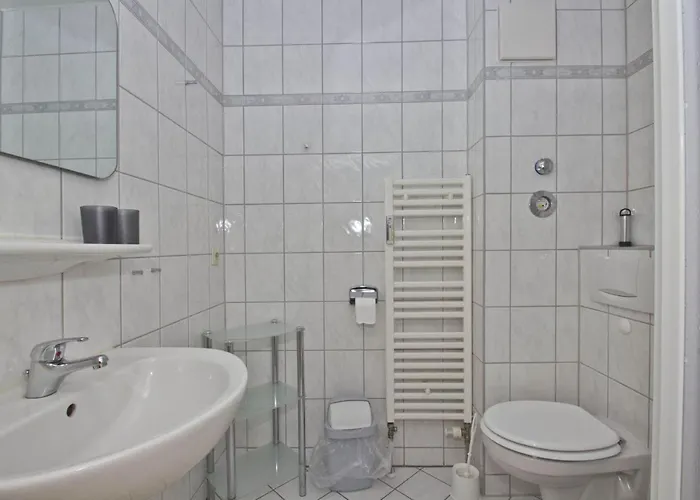 Balkon, Gratis Nutzung Vom Ahoi Erlebnisbad Und Sauna In Sellin - Appartemenmt Nordwind * Baabe